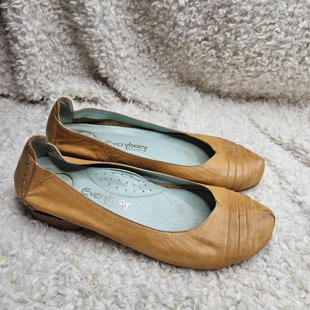 Everybody by BZ Moda‎ Tan Leather Low Block Heel sz 39